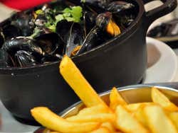 Plat typique de Bruxelles, moules-frites